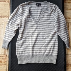 Aqua Brand Gray striped V-Neck Cashmere Women’s Sweater EUC Sz MEDIUM